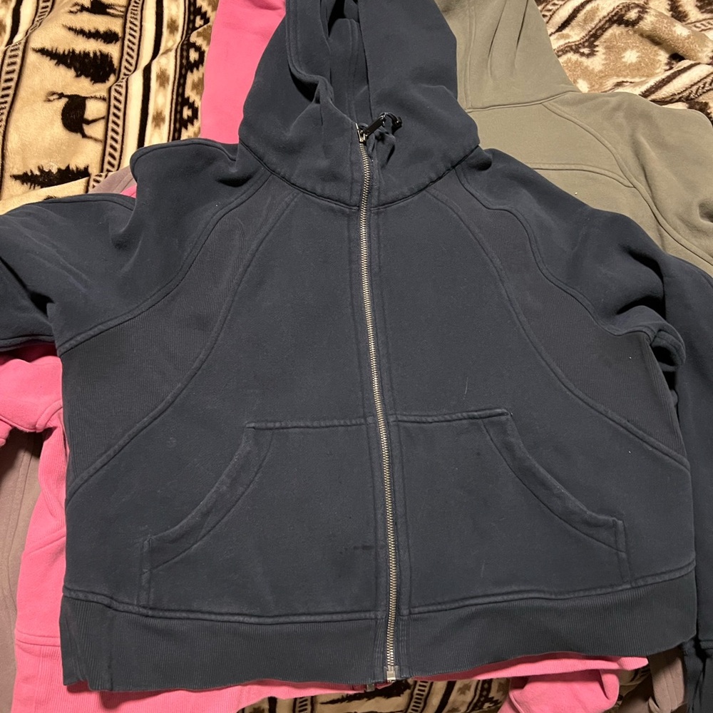 M/L Lululemon full zip scuba, color navy